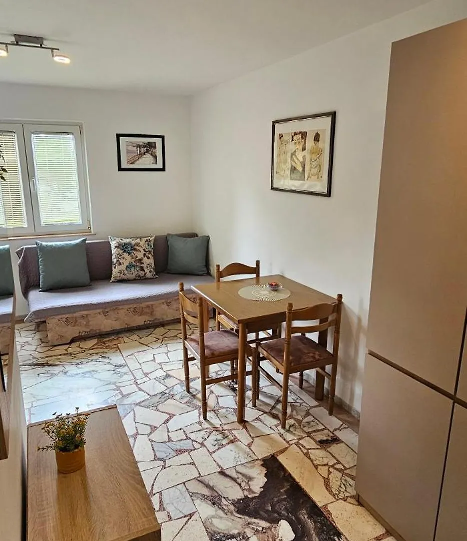 Apartmani Jelena Weißenburg 0*,